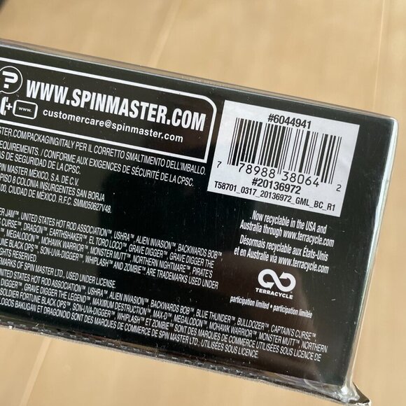 NEW Monster Jam Monster Mutt 1:64 Scale Monster Truck Toy - Picture 4 of 4